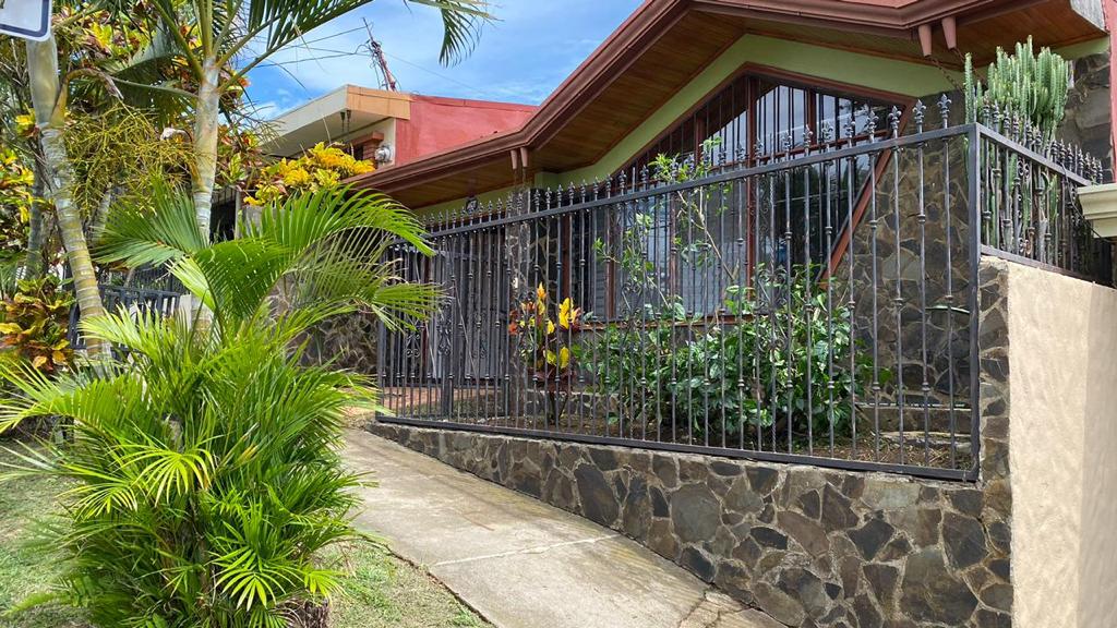 Casa en venta, Invu las Cañas, Alajuela – Vector Global